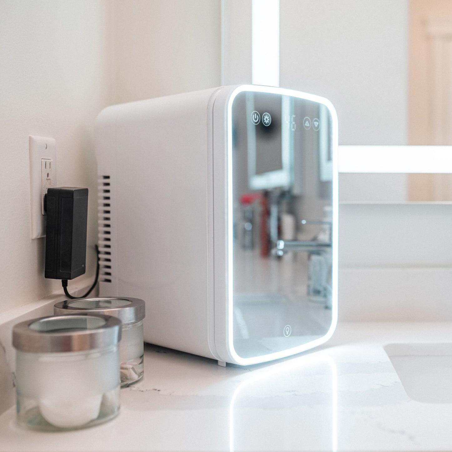 Beauty Fridge with Mirror and LED (4L)